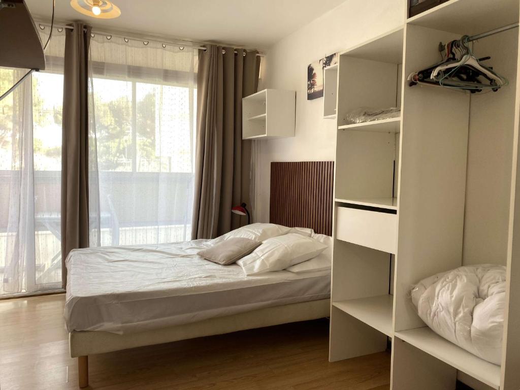 Studio de charme avec parking privatif, climatisation, Wi-Fi et loggia fermée à Balaruc-les-Bains - FR-1-553-96 - 2