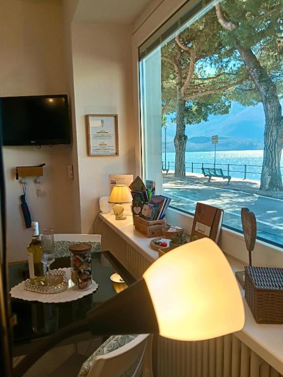 Lake Como PORTO VECCHIO - Charming Lakefront Apartment in the Heart of Domaso - 2