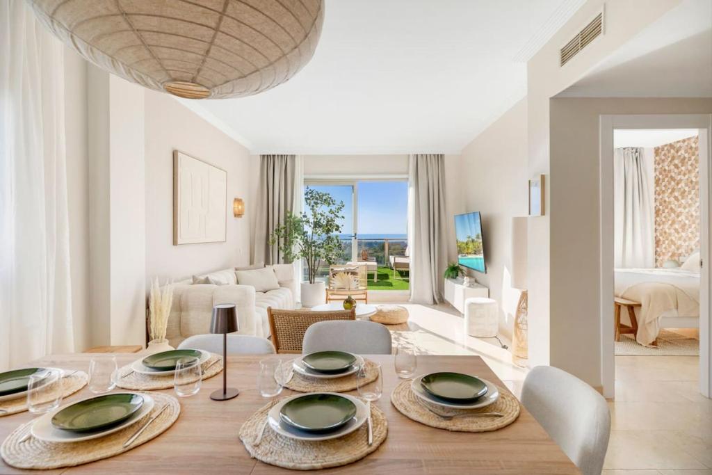 Sea View Penthouse with 2 Pools and Beach Nearby - 2