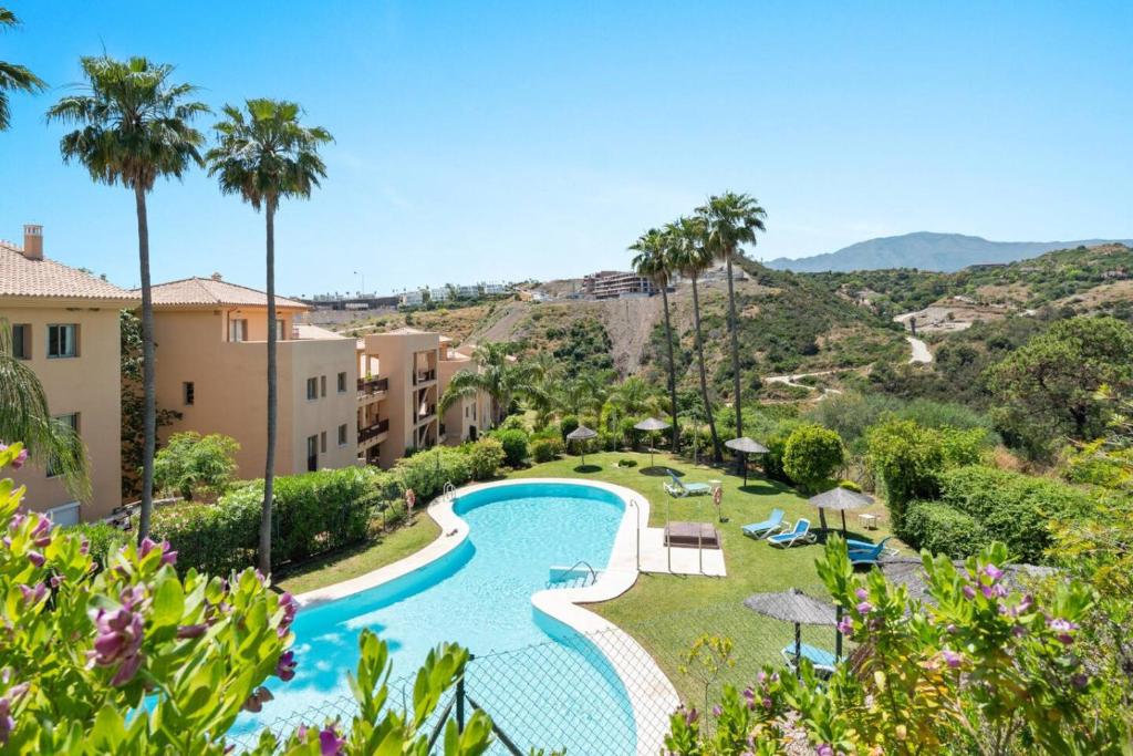 Sea View Penthouse with 2 Pools and Beach Nearby - 5