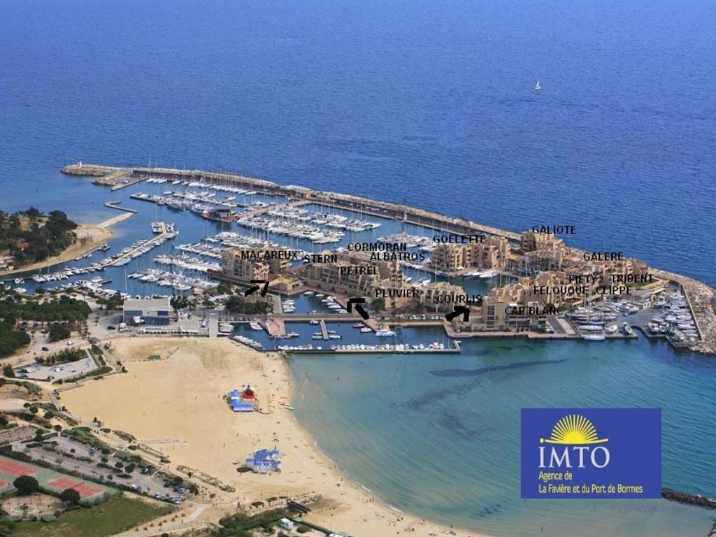 Studio climatisé avec terrasse, piscine, proche plage et commerces à Bormes-les-Mimosas - FR-1-610-3 - 2