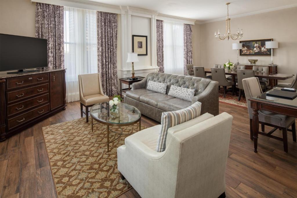 The Roosevelt New Orleans, A Waldorf Astoria Hotel