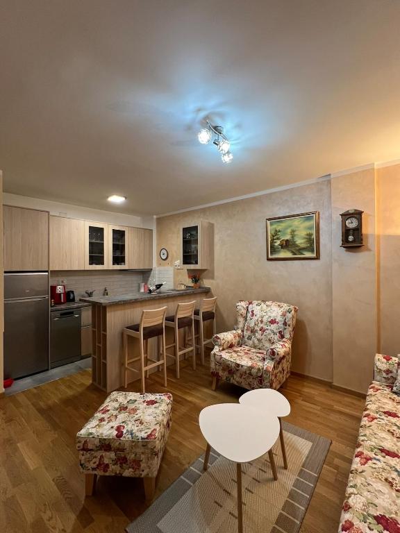 Apartment in Novi Sad with Balcony and Free Street Parking - 5