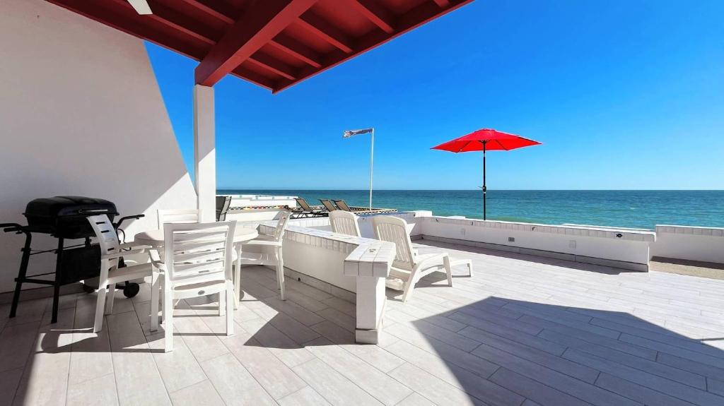 Charming & Cozy Beachfront Condo Las Olas I 19 - 2