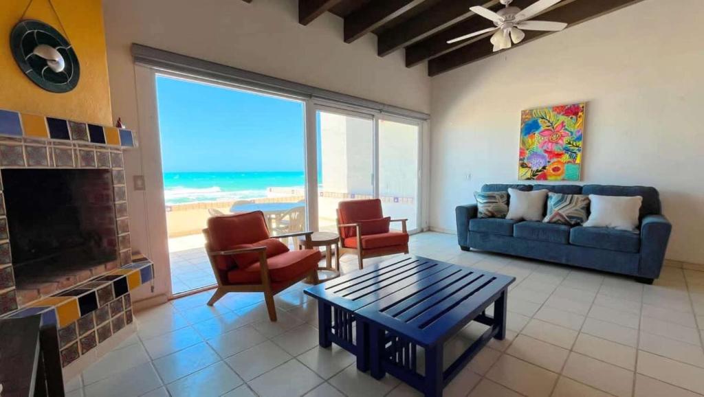 Cozy & Colorful Beachfront Condo Las Olas II 4 - 4