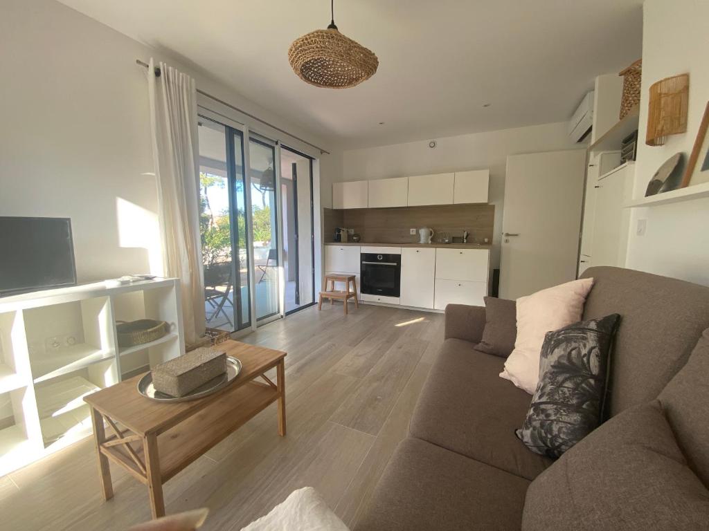 Joli F3 , 4 pers, villa Mahana , plein pied sur jardin , domaine privé criques et plages à pied - 5