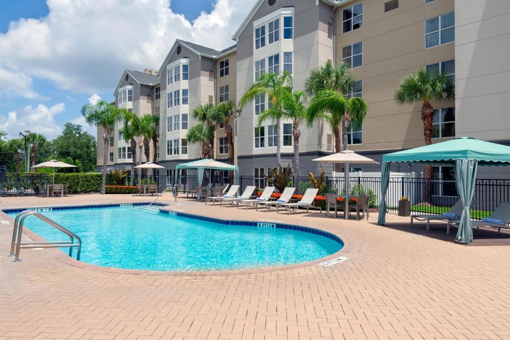 Homewood Suites by Hilton Orlando-Nearest to Universal Studios — Swimming pool in Orlando, Florida