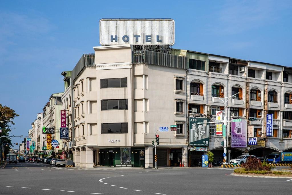 Exterior view, 露夏旅社 l 納康商旅 l 智能入住 l 鄰近花園夜市 in Tainan