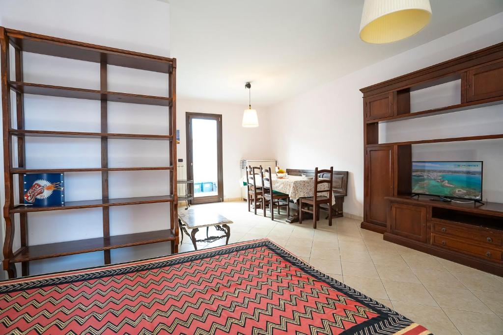 Casa Pascoli Near Sandy Beach - Happy Rentals - 5