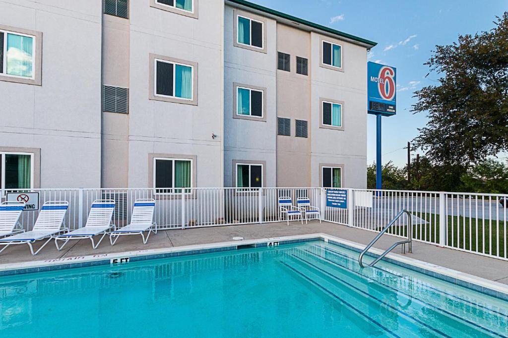 Motel 6-Weatherford, TX photo