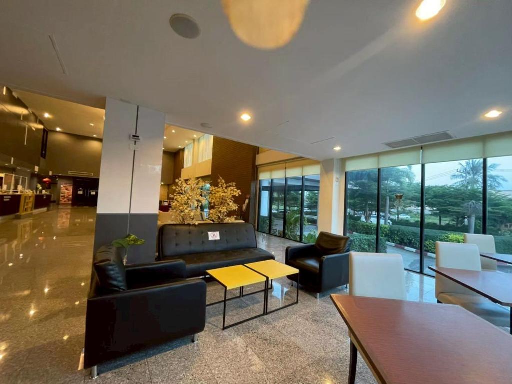 S Tara Grand Hotel