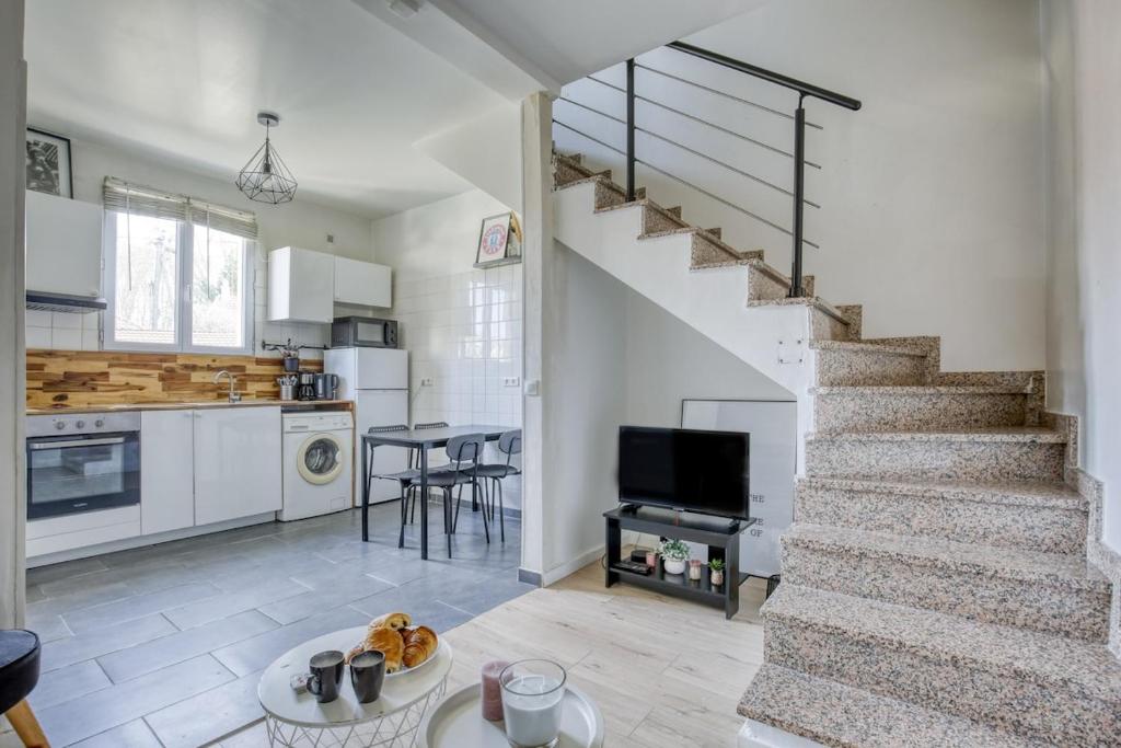 2 Bedrooms, Close to Paris, Le Green - 1