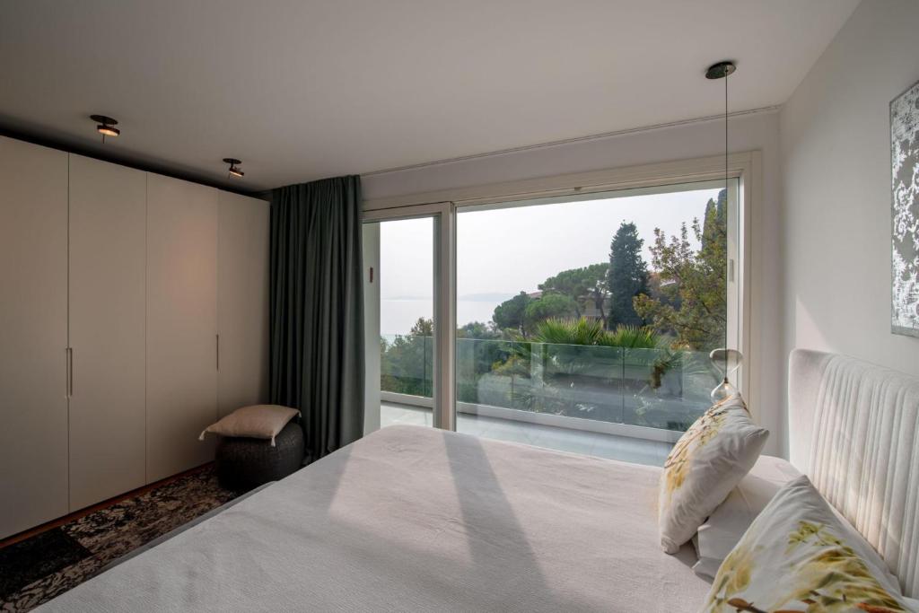 Villa Panorama with wonderful lake view and service car - 3