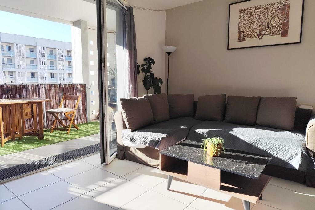 Apartment with balcony near St Jean train station - 1
