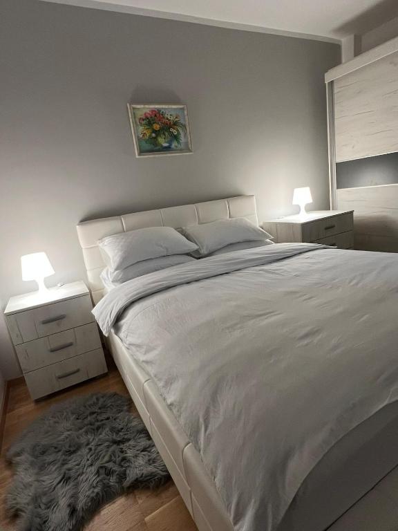 Cosy Home with Balcony, Netflix & Fast WiFi, Self Check-in - 4
