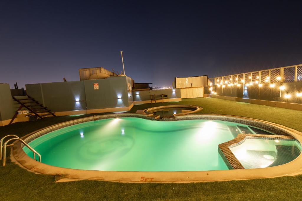 Swimming pool