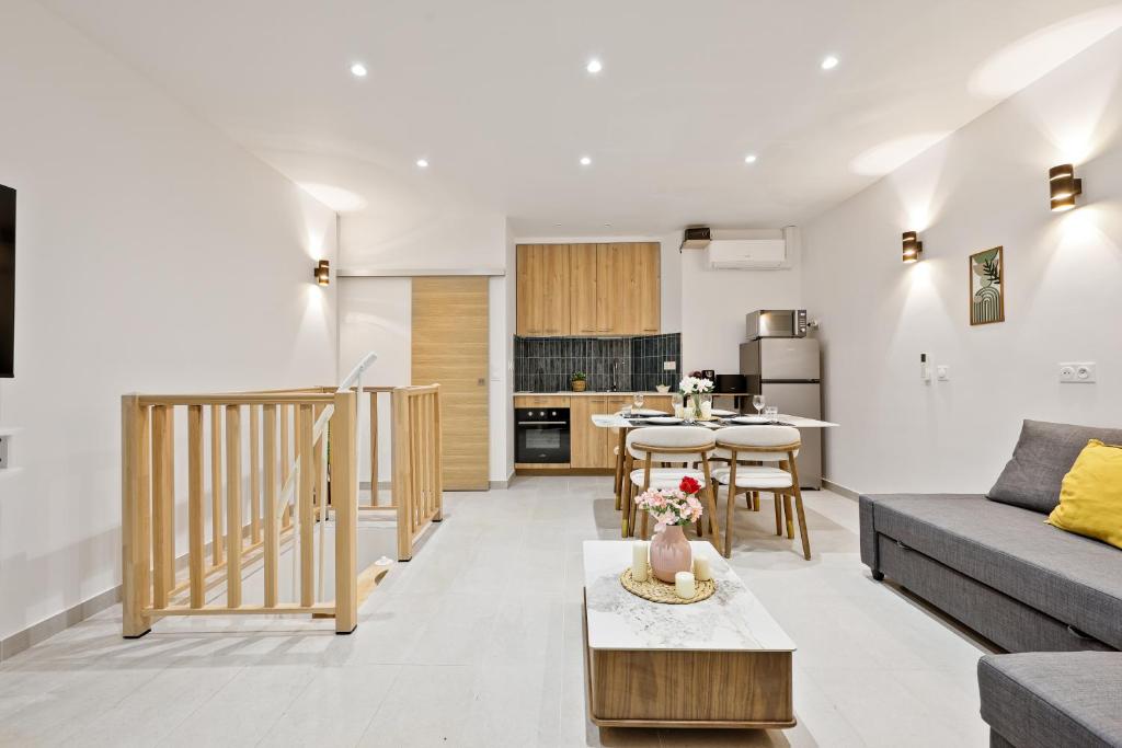 Champs Elysée Arc de Triomphe 2 Bedroom Apartment NetFlix - 5