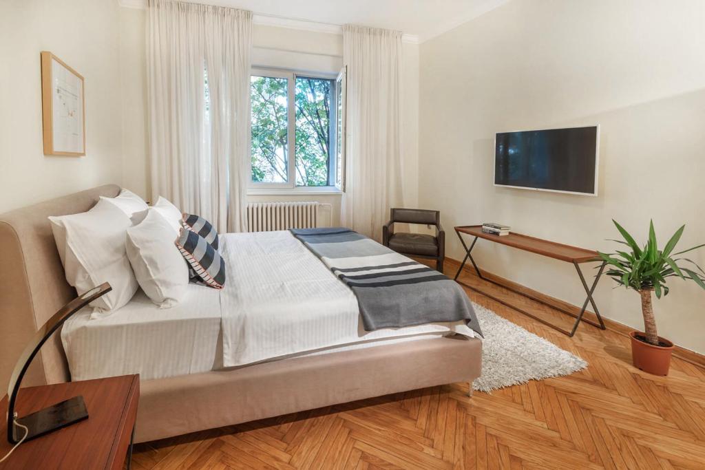City Center 3BR Apartment - 2