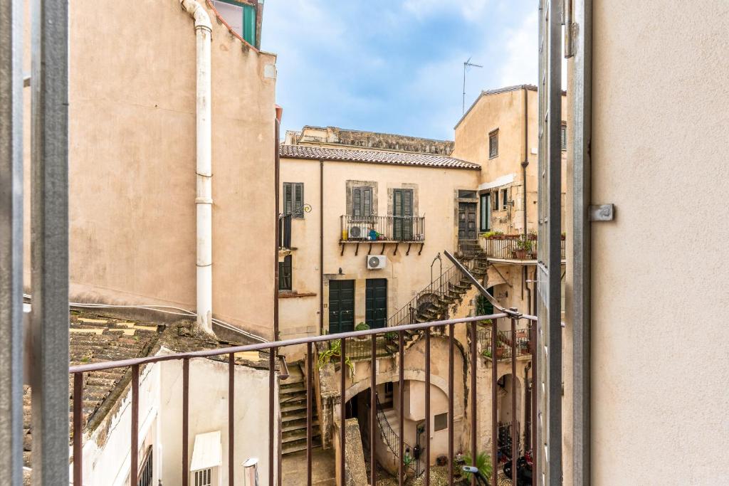 Ortigia in Giallo by Wonderful Italy - 1