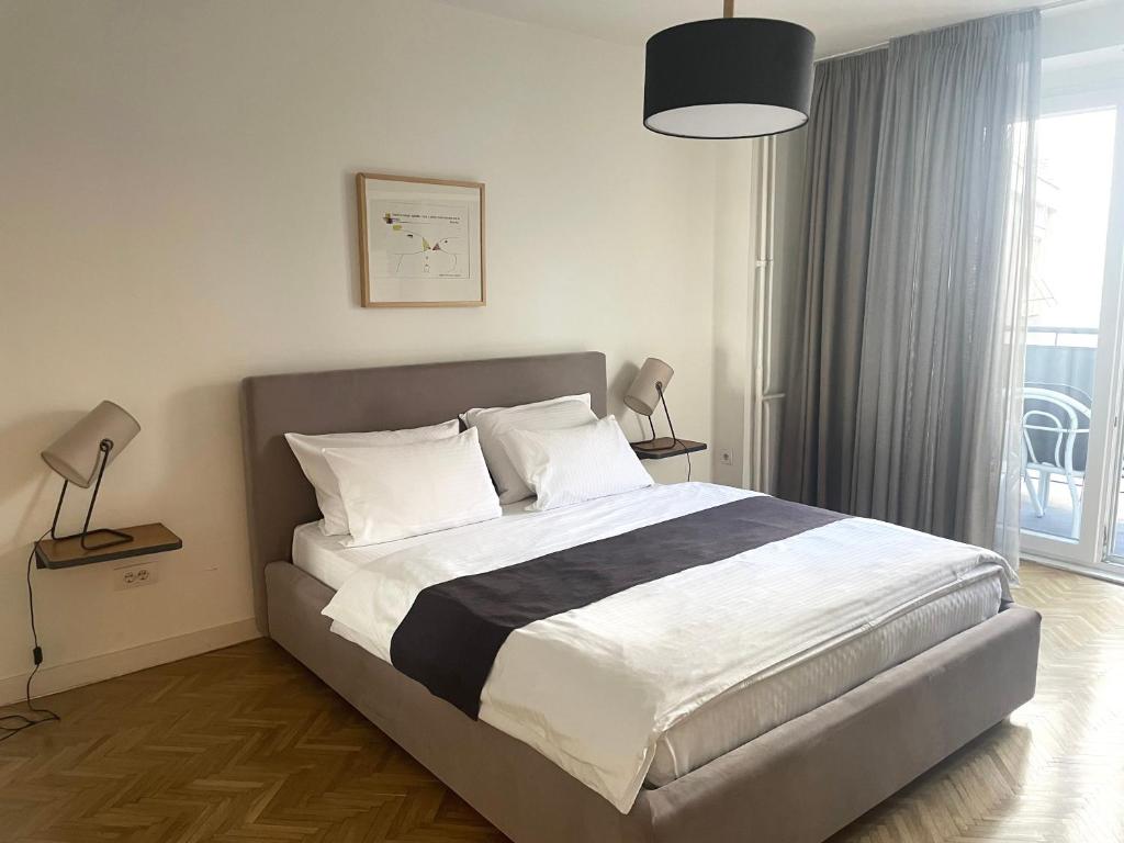 Quiet 1BR Apartment with Two Terraces in City Center - 4
