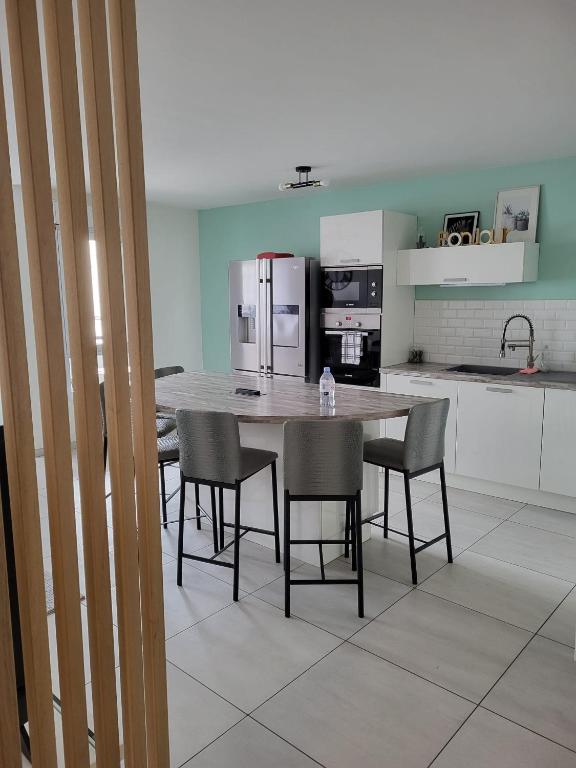 Spacieux Appartement de 73 m2 en plein centre-ville d'Evian avec 2 chambres - 2