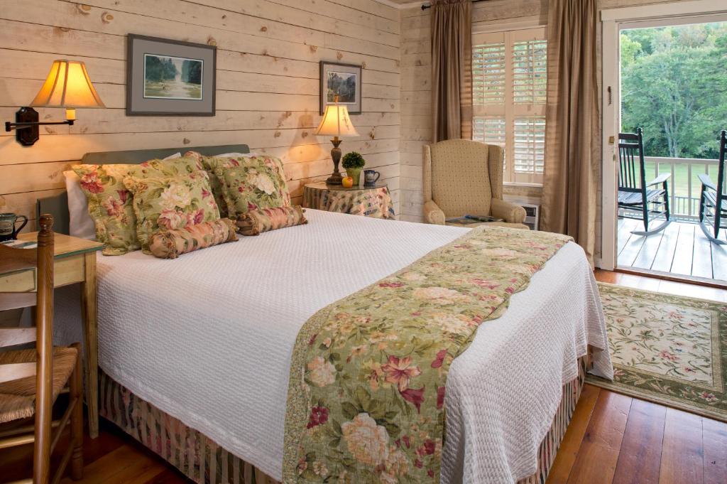 Glen-Ella Springs Inn photo