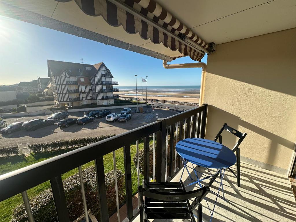 Appartement 3 pièces en front de mer avec balcons, à Cabourg, proche centre-ville. - FR-1-487-275 - 1