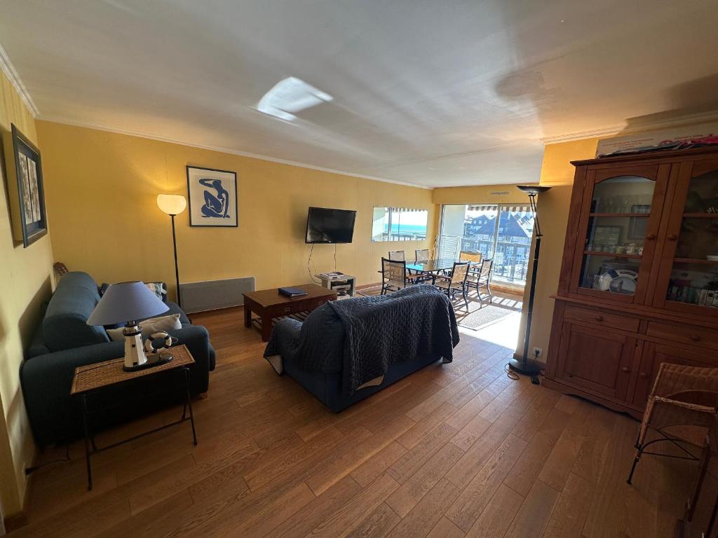 Appartement 3 pièces en front de mer avec balcons, à Cabourg, proche centre-ville. - FR-1-487-275 - 3