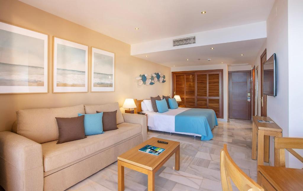 Sunset Beach Club Hotel Apartments — Hotel rooms in Benalmadena, Andalusia