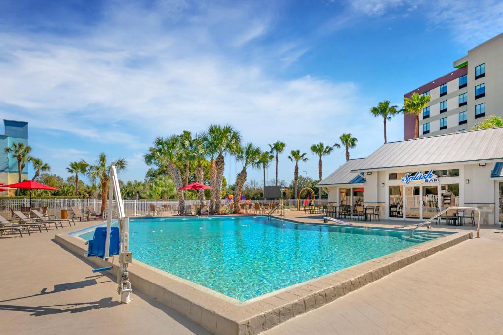 Swimming pool