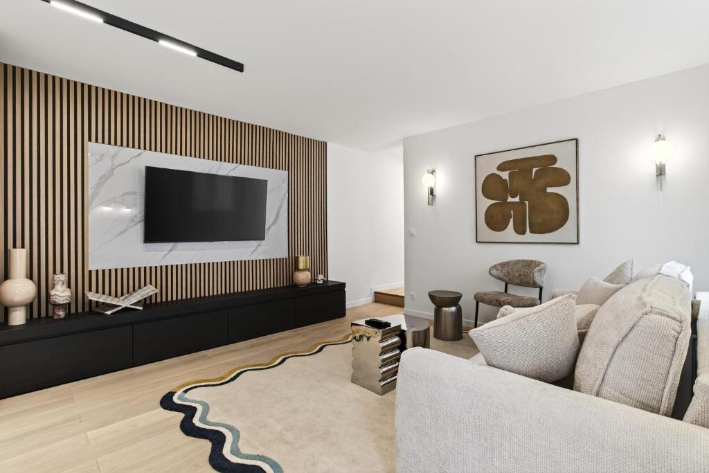 31 Flat 8 person St Lazare Galerie LaFayette Paris 8th - 4