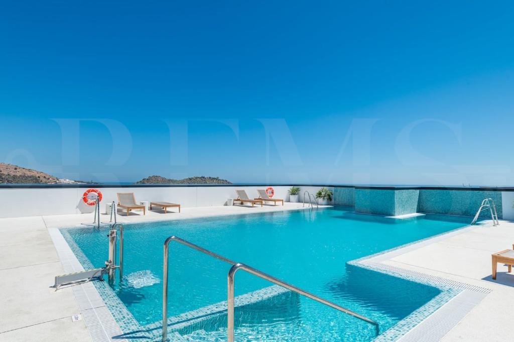 23rd Floor City Apartment with Pool & Gym REMS - 5