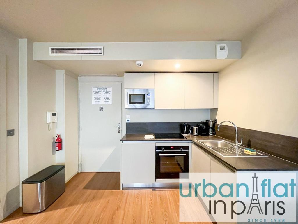 UrbanFlat 130 - Beautiful 4 Bedroom Central Paris Apartment - 5