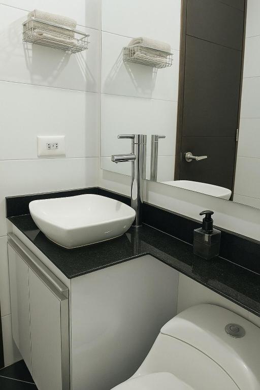 Beautiful Studio Apartment steps from Movistar - 5