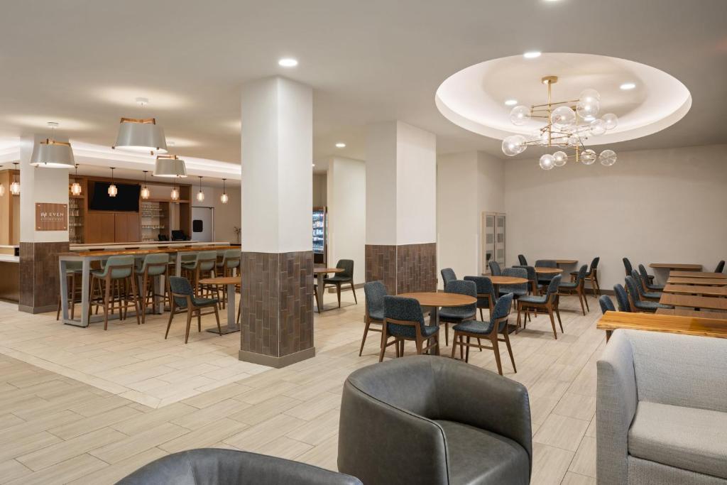 EVEN Hotel Chicago-Tinley Park-Conv Ctr by IHG レストラン
