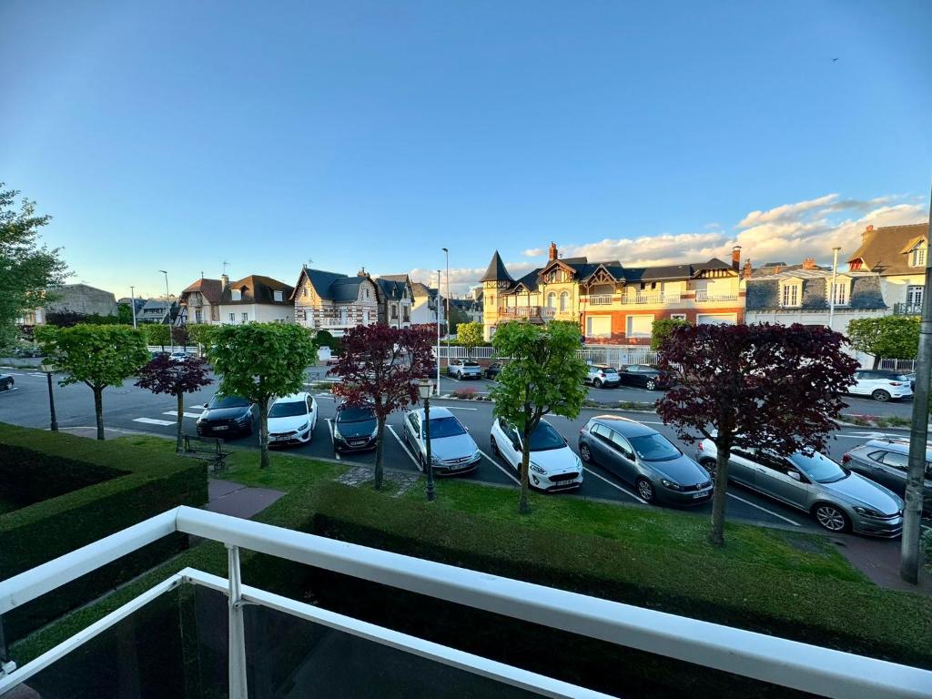 DEAUVILLE Centre - Triangle d'Or - 75m2 - Parking - Lits faits - 6 personnes - 5