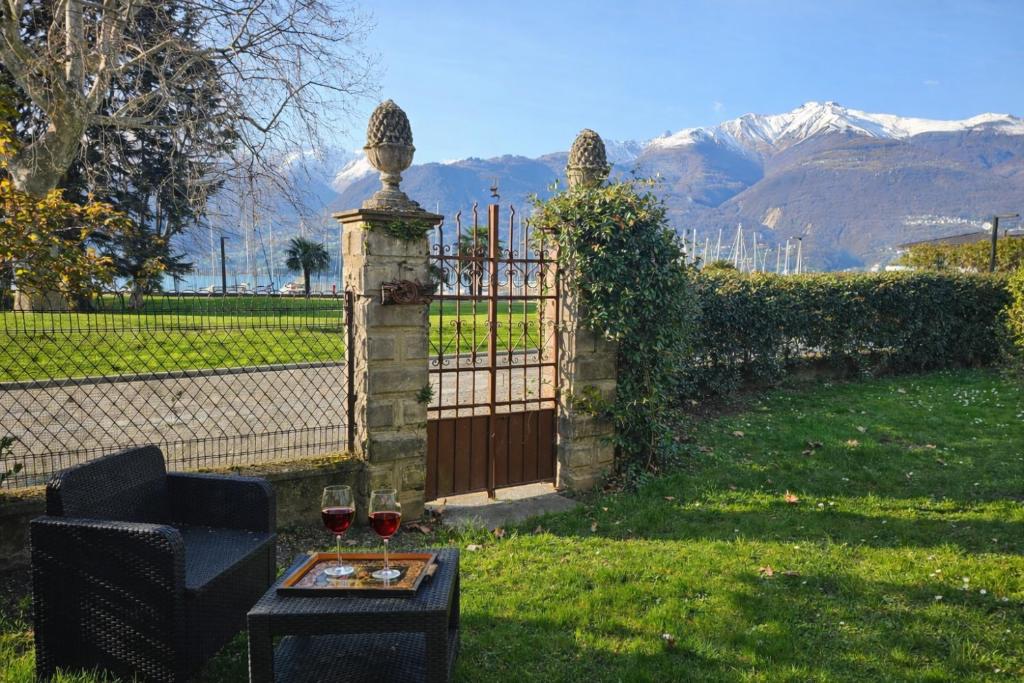 Villa Lago Groundfloor Lakefront Beach Garden Bike&Boat& Scooter Lake Como - 1