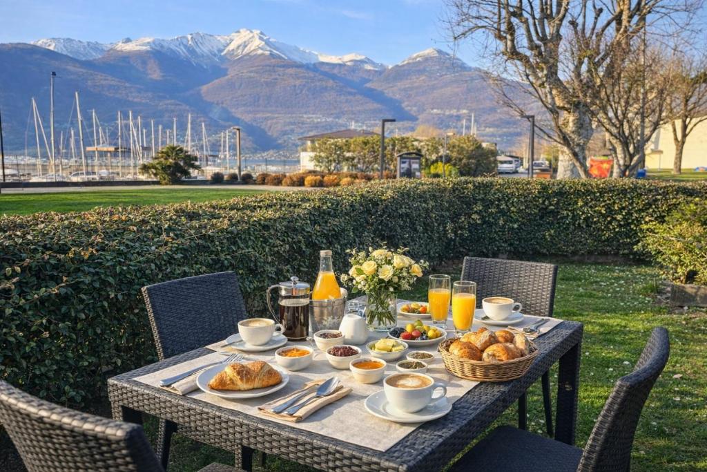 Villa Lago Groundfloor Lakefront Beach Garden Bike&Boat& Scooter Lake Como - 2
