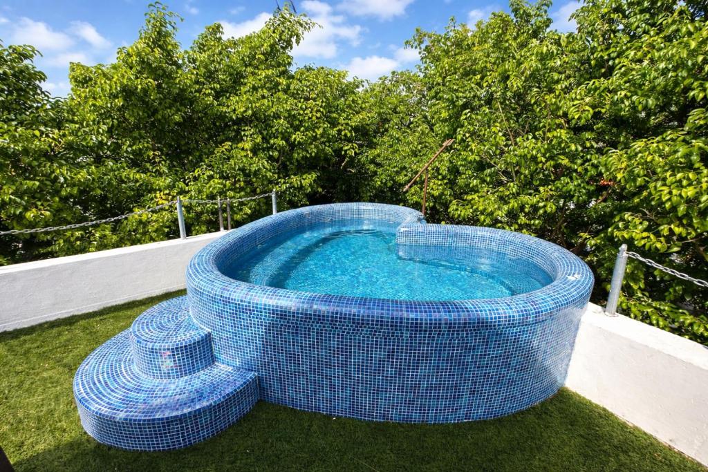 Romantic Luxury Villa with Rooftop Jacuzzi - 50m from Beach - 4