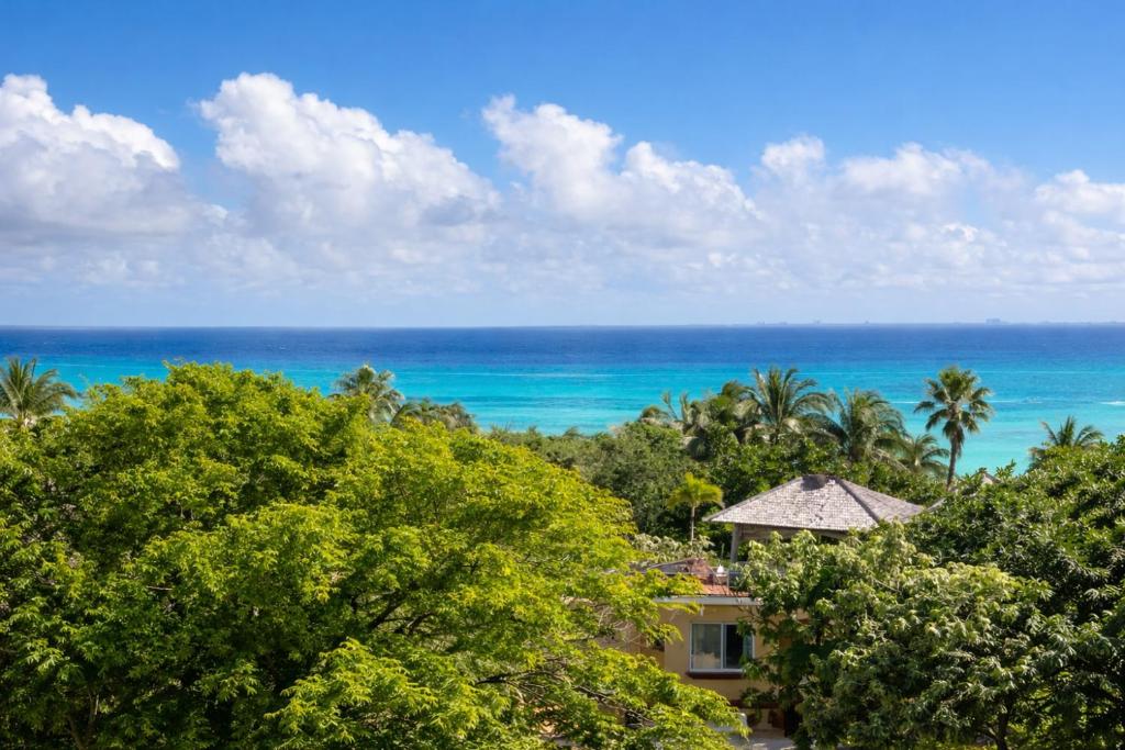 Romantic Luxury Villa with Rooftop Jacuzzi - 50m from Beach - 5