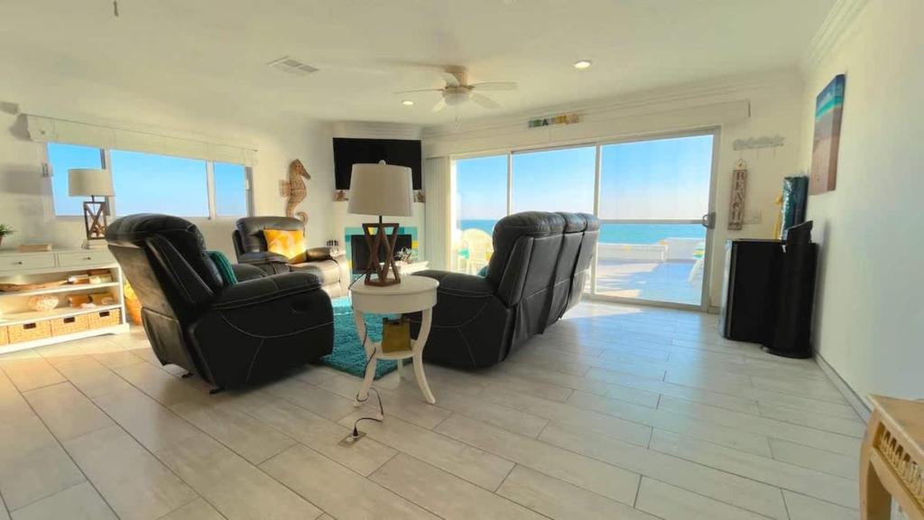 Cozy & Colorful Beachfront Condo Las Olas I 28 - 2
