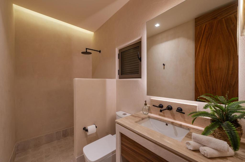 Artila Haven Rooftop Jacuzzi w Open Views - 3