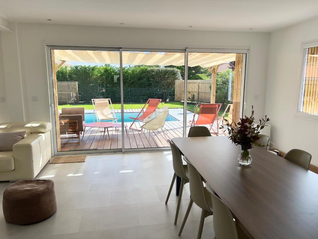 Villa rénovée au calme, piscine chauffée et jardin - Bisca - 5