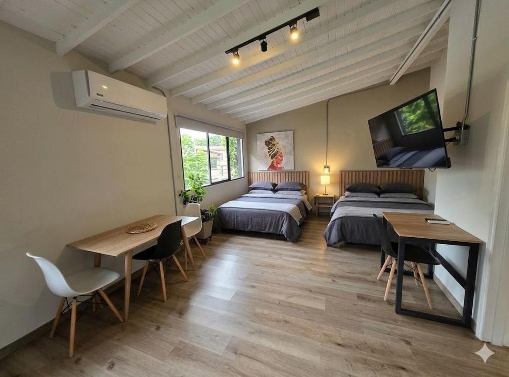 Chill Almendra Suite W AC Kitchen in Laureles - 2
