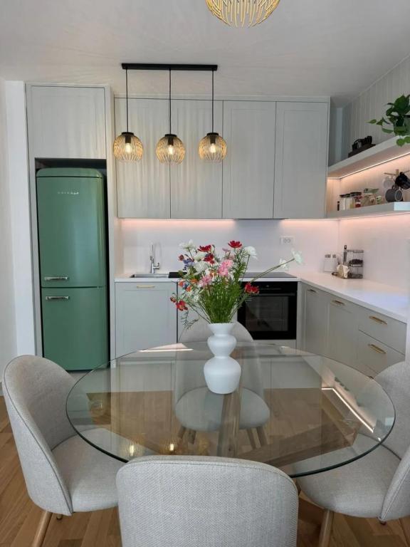 Central Point Apartment - 5
