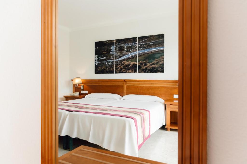 BLUESEA Coral Beach — Hotel rooms in Es Canar, Balearic Islands