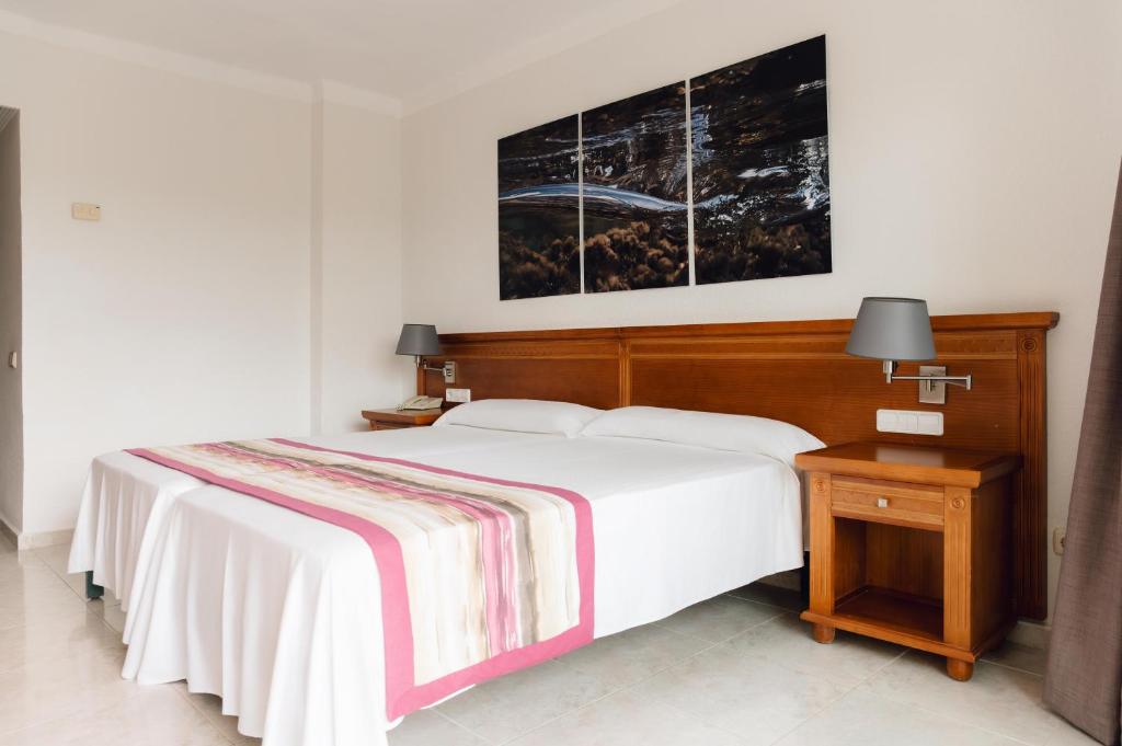 BLUESEA Coral Beach — Hotel rooms in Es Canar, Balearic Islands
