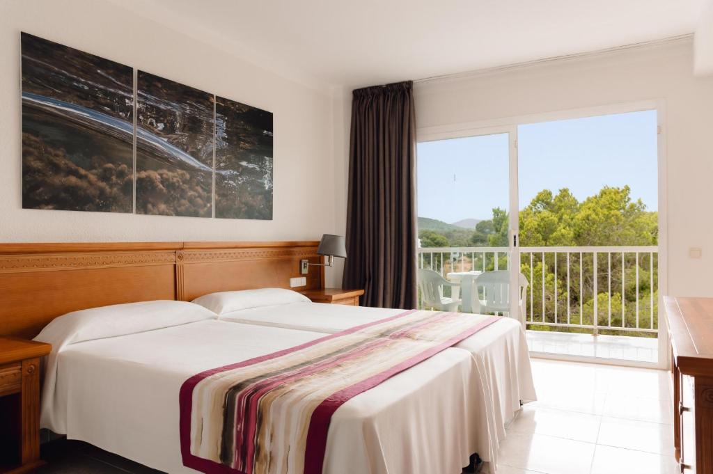 BLUESEA Coral Beach — Hotel rooms in Es Canar, Balearic Islands