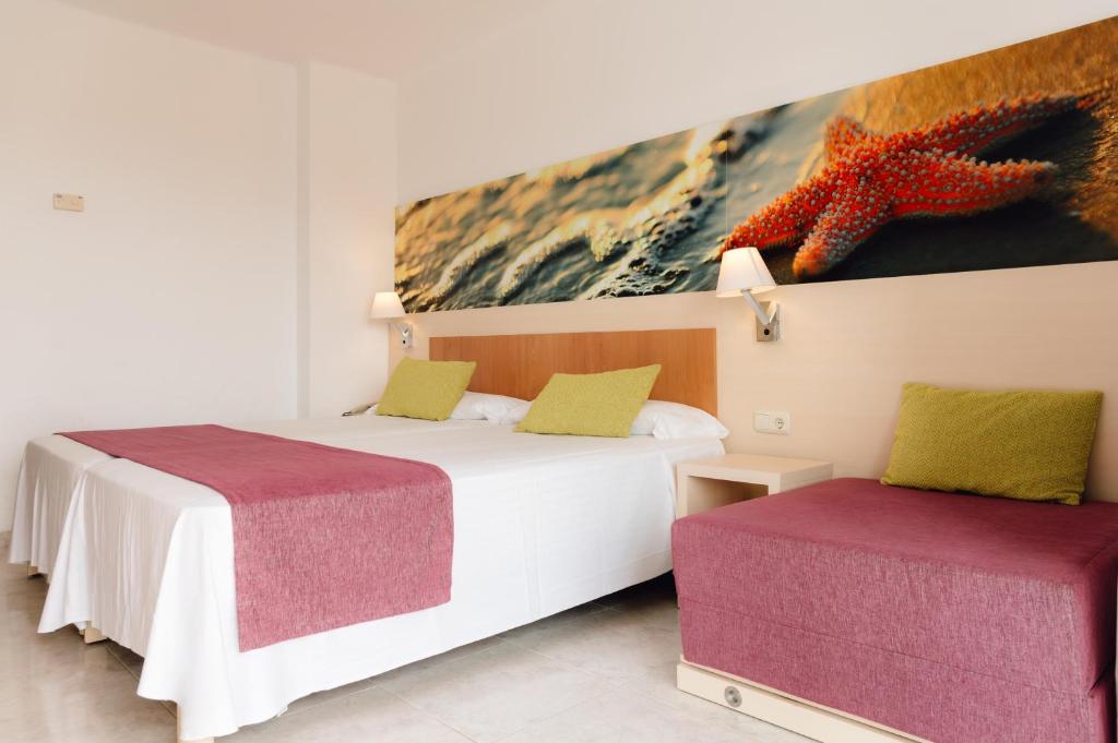 BLUESEA Coral Beach — Hotel rooms in Es Canar, Balearic Islands