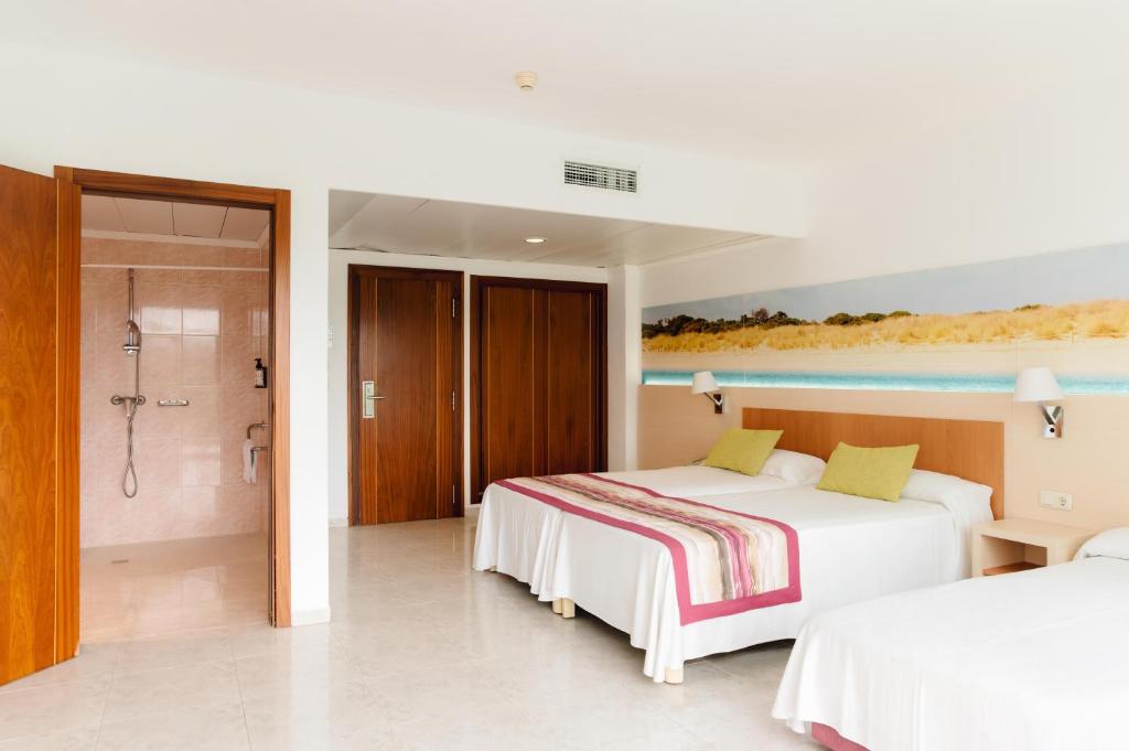 BLUESEA Coral Beach — Hotel rooms in Es Canar, Balearic Islands